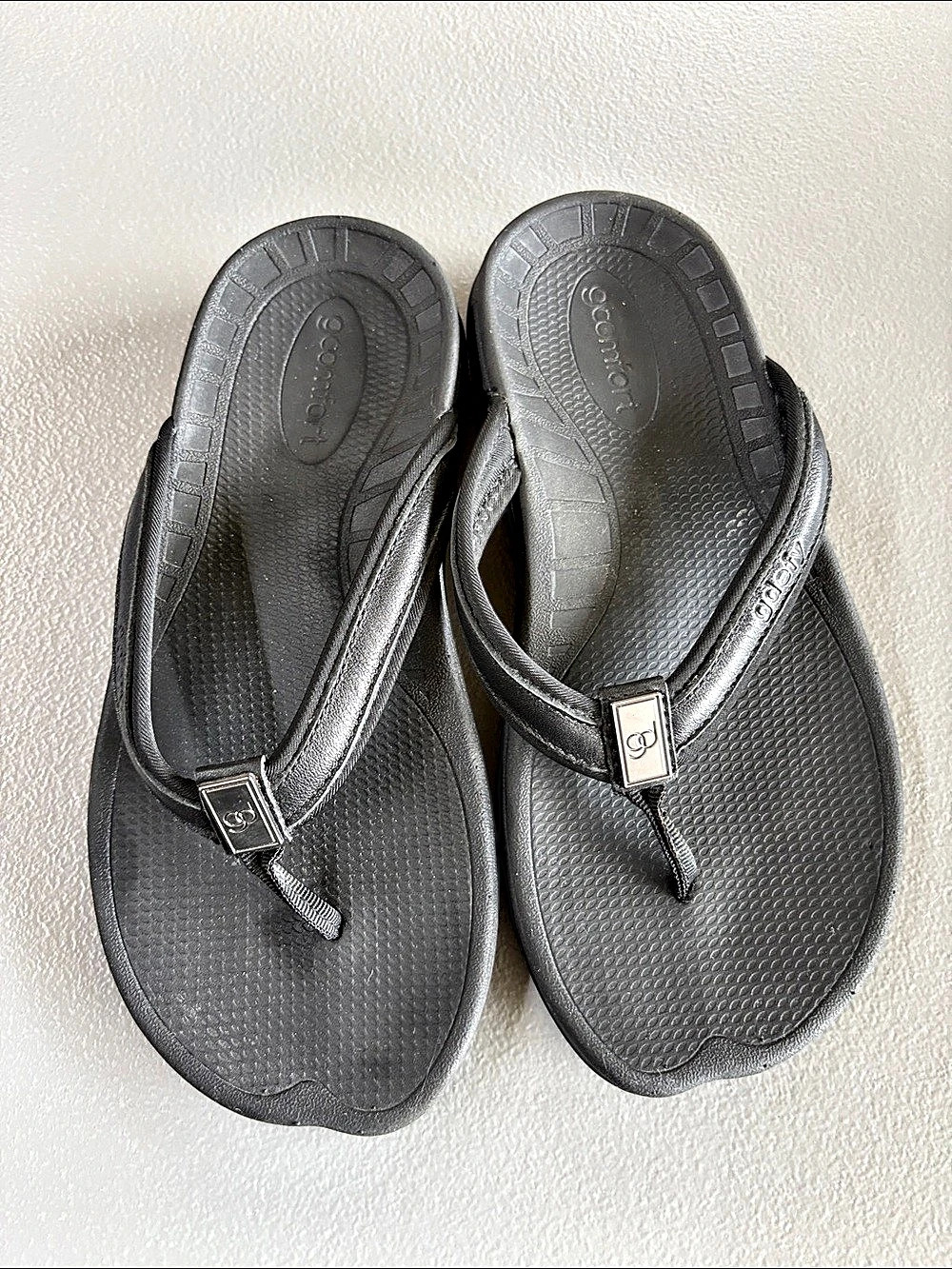Gravity Defyer Black Flip Flop Sandals